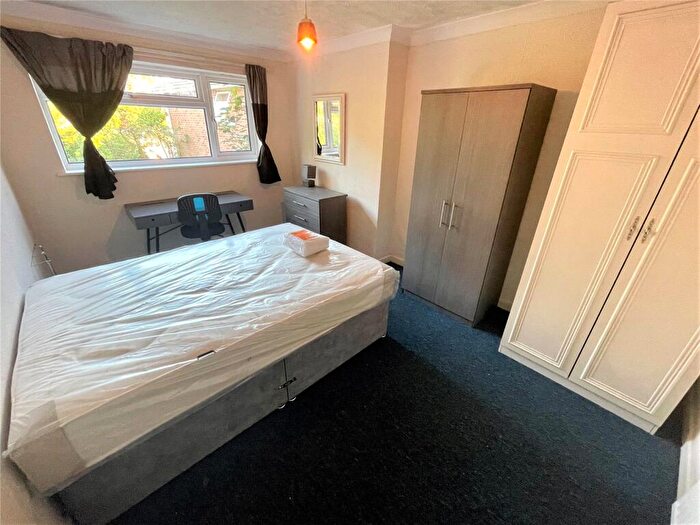 5 Bedroom Detached House To Rent In Kinson Road, Bournemouth, BH10