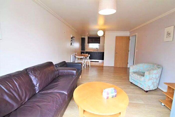 2 Bedroom Detached House To Rent In Kingscote Way, Brighton, BN1