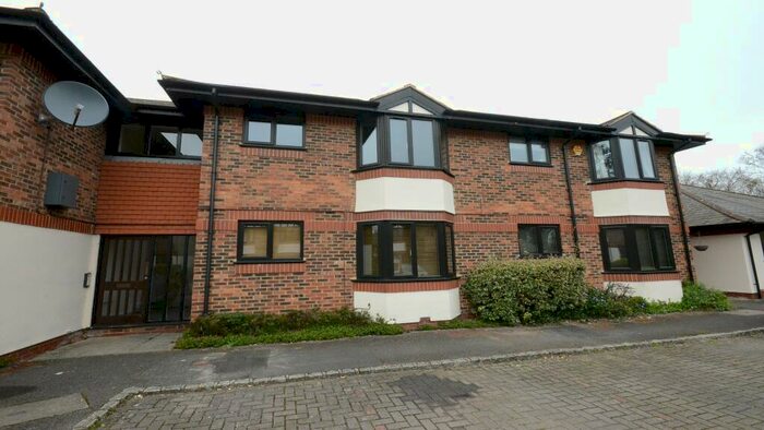 2 Bedroom Apartment To Rent In Waterside Court Fleet, GU51