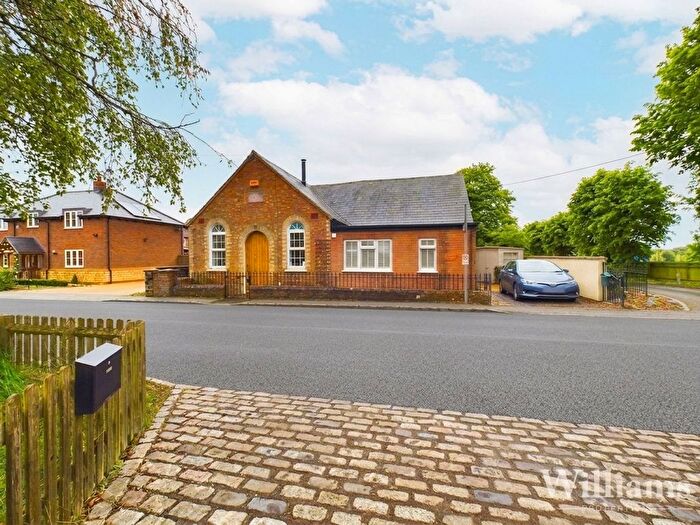 3 Bedroom Detached Bungalow For Sale In Bowling Alley, Oving, HP22