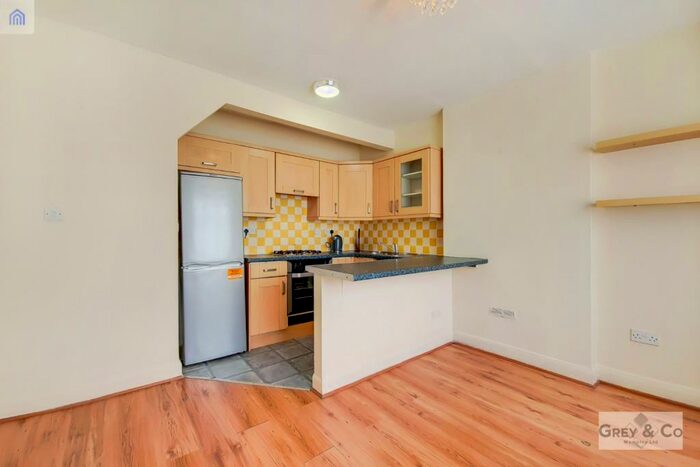 2 Bedroom Maisonette To Rent In Kenmere Gardebs Wembely, HA0