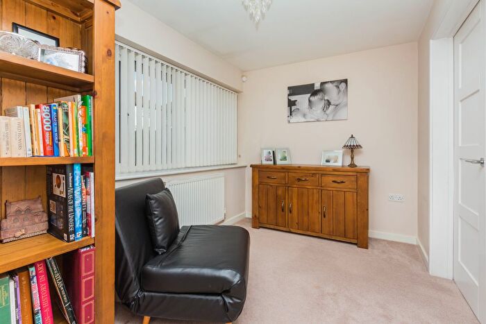 2 Bedroom Semi-Detached Bungalow For Sale In Rock Road, Finedon, NN9