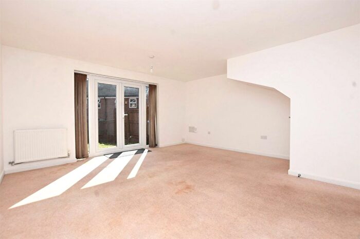 3 Bedroom Town House For Sale In Andrews Walk, Blackburn, Lancashire, BB2