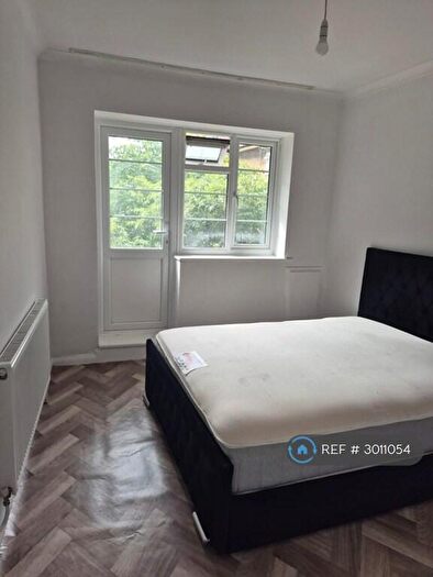 2 Bedroom Flat To Rent In Brentfield House, London, NW10