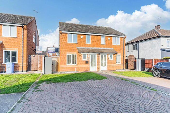 3 Bedroom Semi-Detached House For Sale In Milford Crescent, Mansfield, NG19