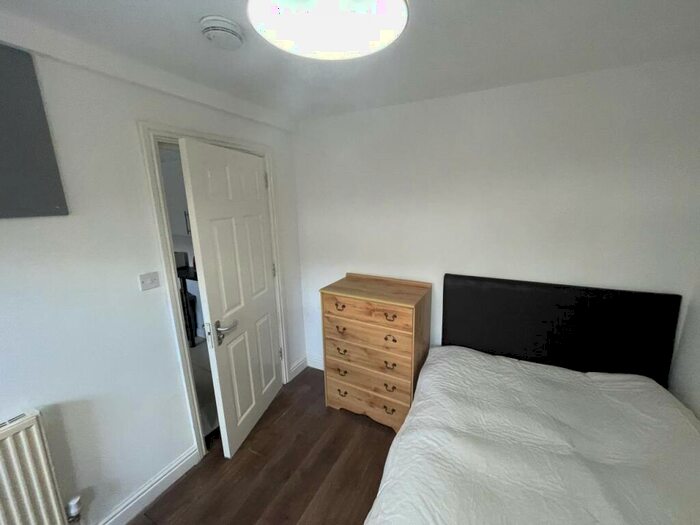 1 Bedroom House To Rent In Ruthin Gardens (Rooms), Cathays, CF24