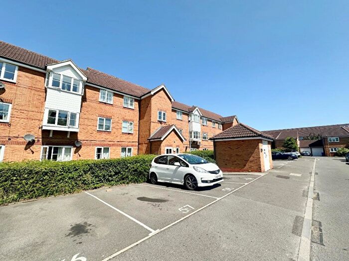 2 Bedroom Flat To Rent In Aspen Grove, Aldershot, GU12
