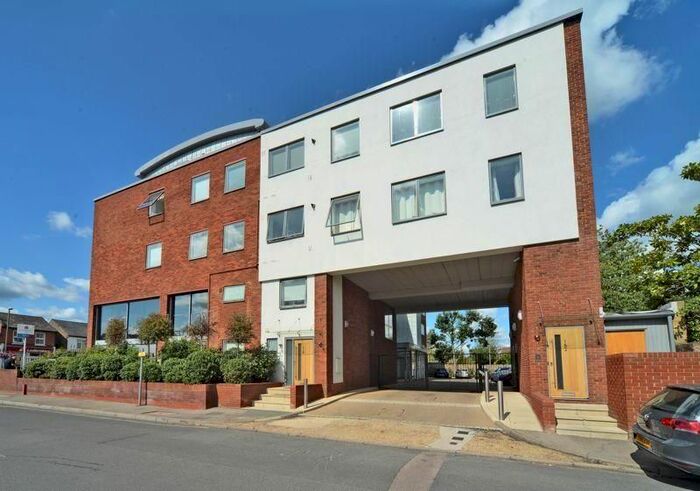 2 Bedroom Flat To Rent In Kinsheron Place, Pemberton Road, East Molesey, Surrey, KT8