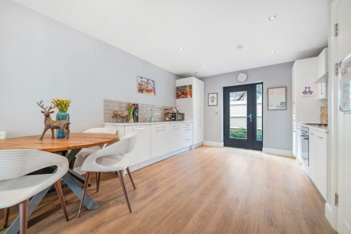 2 Bedroom Flat For Sale In Clarence Avenue, SW4