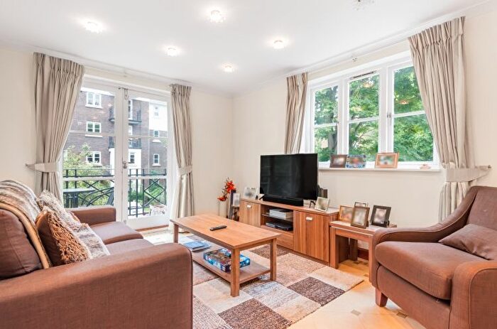 2 Bedroom Flat To Rent In Brompton Park Crescent, London, SW6