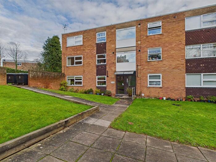 2 Bedroom Flat For Sale In Osborne Road, Malvern, WR14