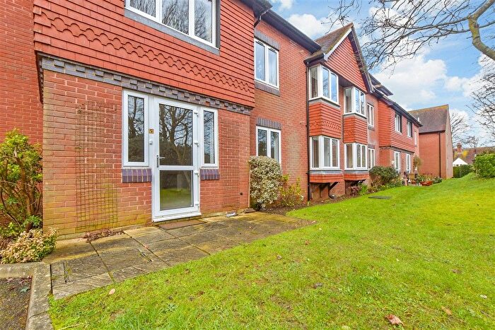 2 Bedroom Flat For Sale In Woodbury Lane, Tenterden, Kent, TN30