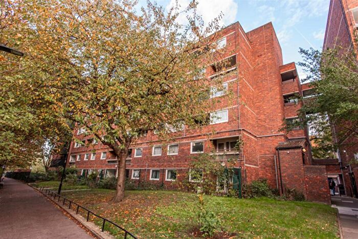 2 Bedroom Flat For Sale In Rhodeswell Road, Limehouse, E14