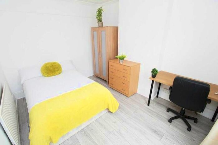 5 Bedroom Terraced House To Rent In Jessie Road, Southsea, PO4