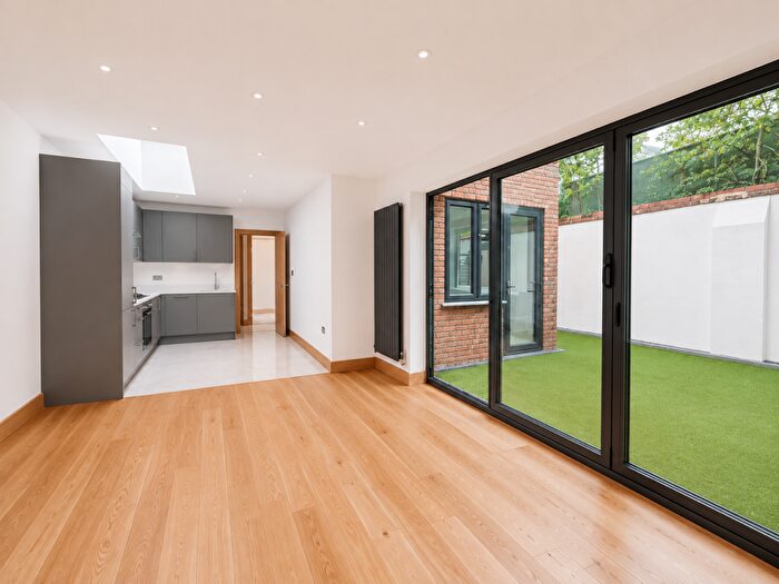 2 Bedroom Apartment To Rent In Ashburton Road Croydon, CR0