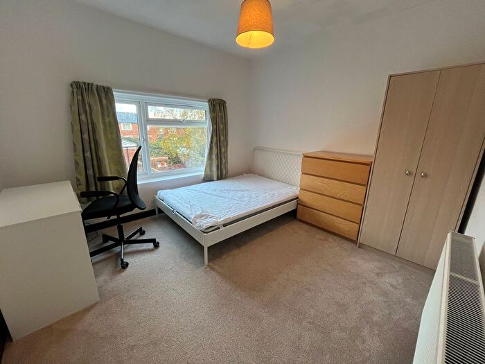 5 Bedroom Semi-Detached House To Rent In Broadlands Road, Southampton, SO17