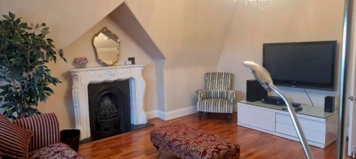 3 Bedroom Flat To Rent In Queens Gate, Aberdeen, AB15