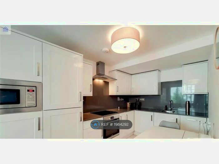 2 Bedroom Flat To Rent In Theatro Tower, London, SE8