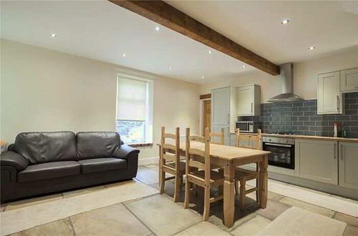 4 Bedroom Semi Detached House To Rent In Highfields, Huddersfield, HD1