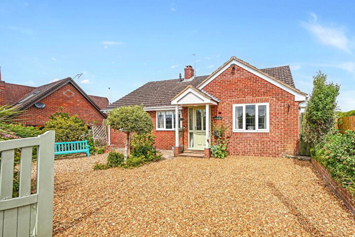 3 Bedroom Bungalow For Sale In Vale Road, Woodfalls, Salisbury, SP5