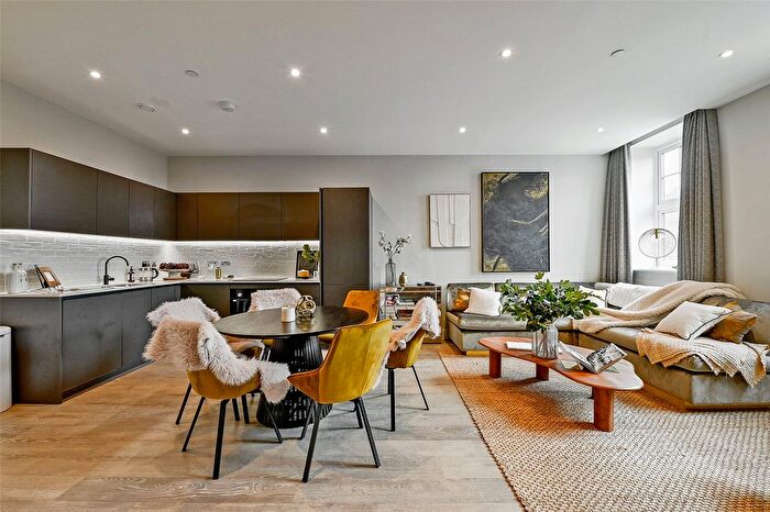 2 Bedroom Flat To Rent In The Factory, Memorial Avenue, Slough, Berkshire, SL1