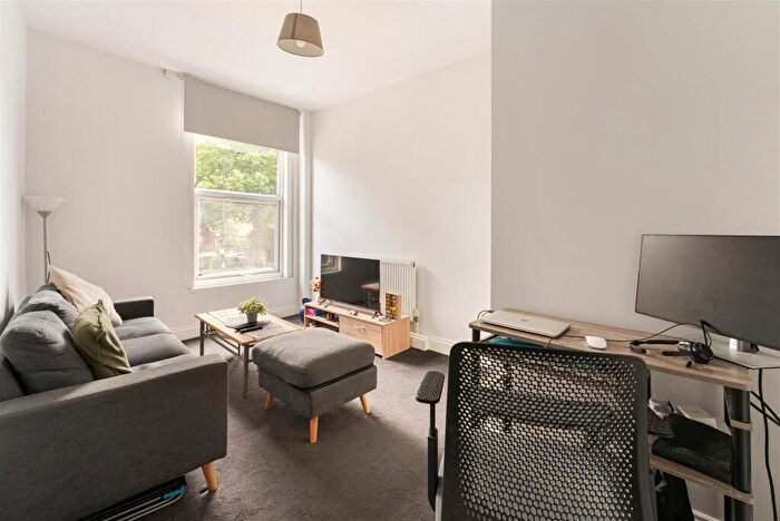 1 Bedroom Flat For Sale In Lower Clapton Road, Clapton, E5