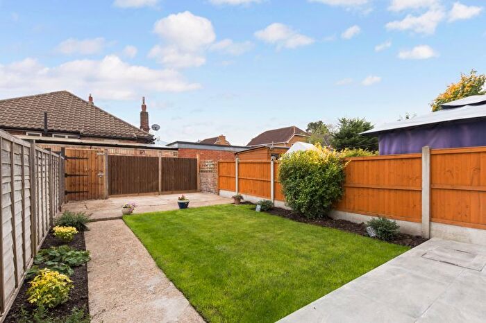 3 Bedroom Terraced House For Sale In Warwick Road, Welling, DA16
