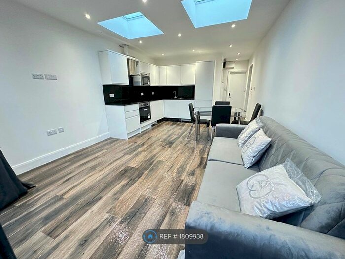 2 Bedroom End Of Terrace House To Rent In South Way, Croydon, CR0