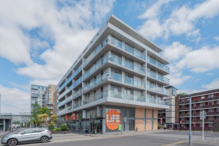 2 Bedroom Flat To Rent In Hargood House, Greenwich, London, SE10