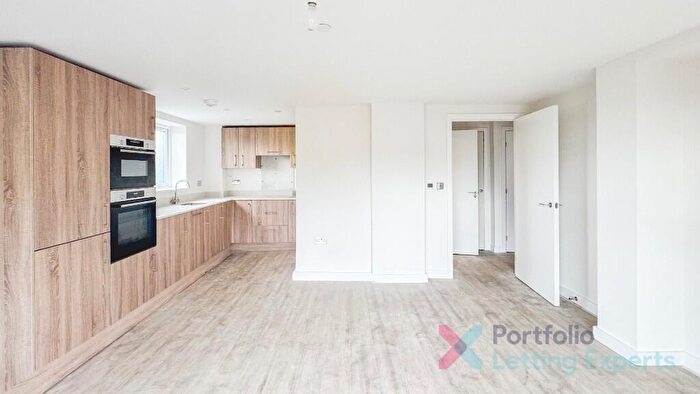 2 Bedroom Flat To Rent In Luxury -Bed Professional Sharers | Level Up To The Avebury | Secure Underground Parking & Ev Charging | Pet Friendly, BH1