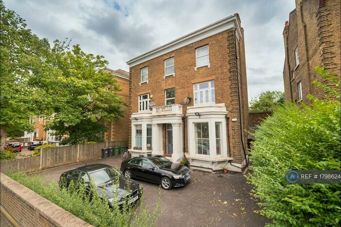 3 Bedroom Flat To Rent In Thurlow Park Road, London, SE21