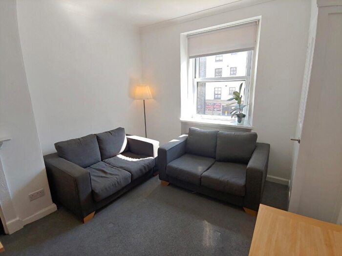 3 Bedroom Flat To Rent In Potterrow, Edinburgh, EH8