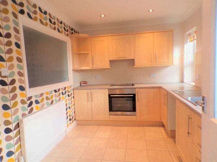 3 Bedroom Property To Rent In Endike Lane, Hull, HU6