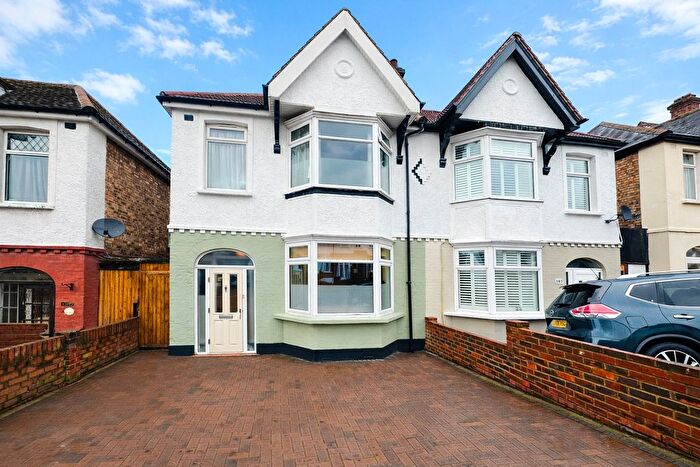 3 Bedroom Semi Detached House For Sale In Bellingham Road, London, SE6