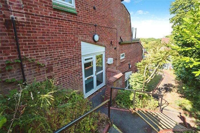 1 Bedroom Flat For Sale In High Trees Close, Redditch, Worcestershire, B98