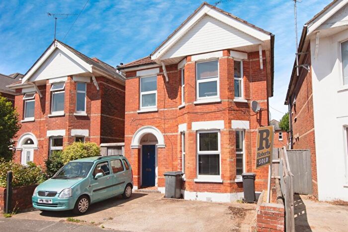 2 Bedroom Flat For Sale In Nortoft Road, Bournemouth, BH8