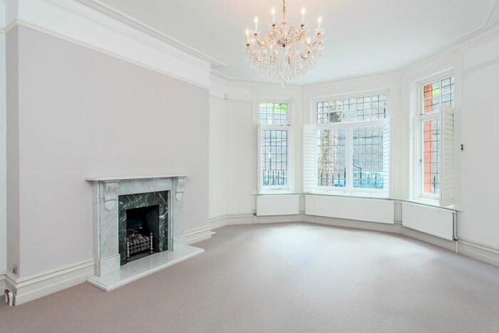 4 Bedroom Flat To Rent In Iverna Gardens, London, W8