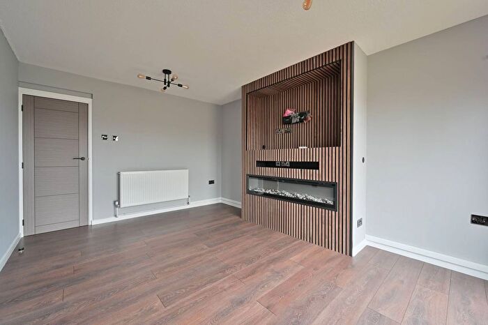 1 Bedroom Flat To Rent In Raphael Drive, Watford, WD24