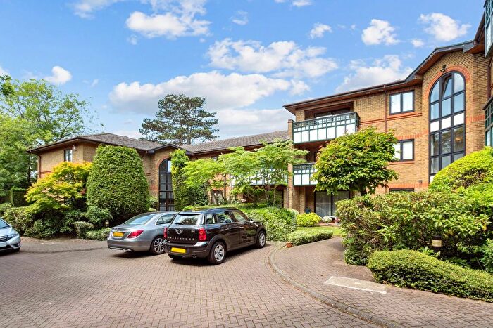 2 Bedroom Flat To Rent In High Street, Bushey, WD23