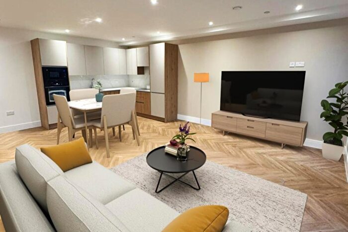 2 Bedroom Flat To Rent In Walton On Thames, KT12