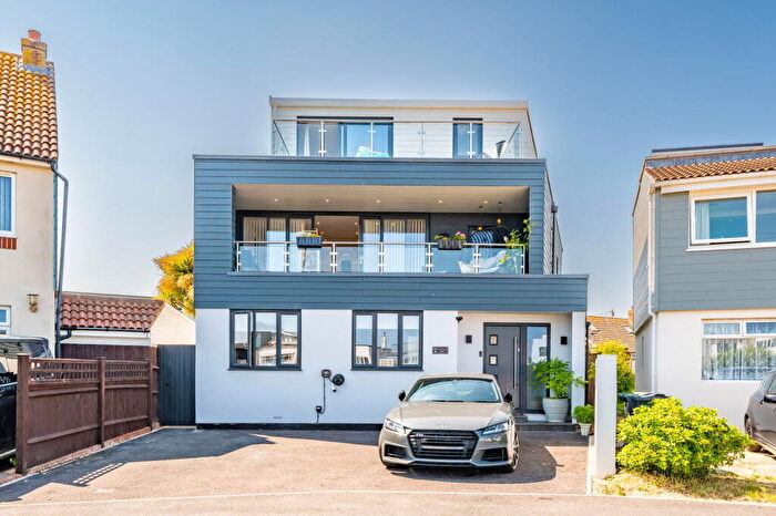 4 Bedroom Detached House To Rent In Sandy Beach Estate, Hayling Island, PO11