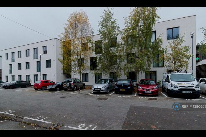 1 Bedroom Flat To Rent In Greenstead Court, Whyteleafe, CR3