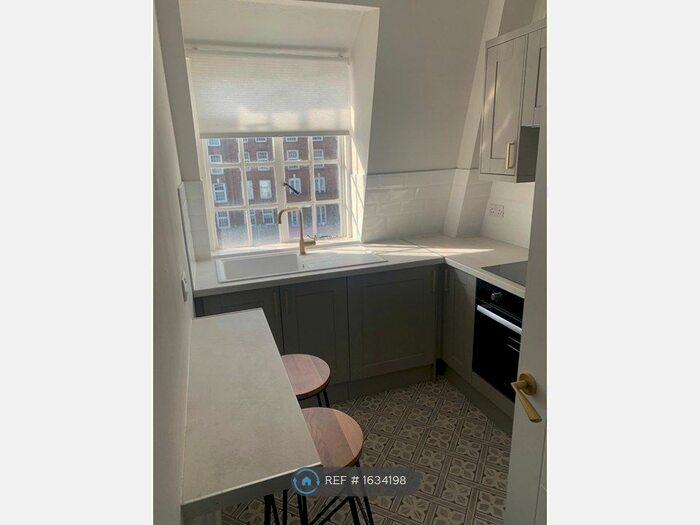 2 Bedroom Flat To Rent In Wavertree Court, London, SW2