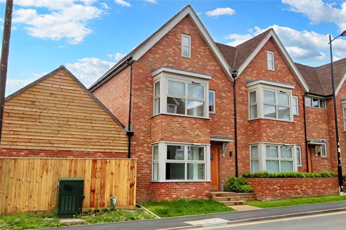 3 Bedroom House To Rent In Station Road, Petersfield, Hampshire, GU32