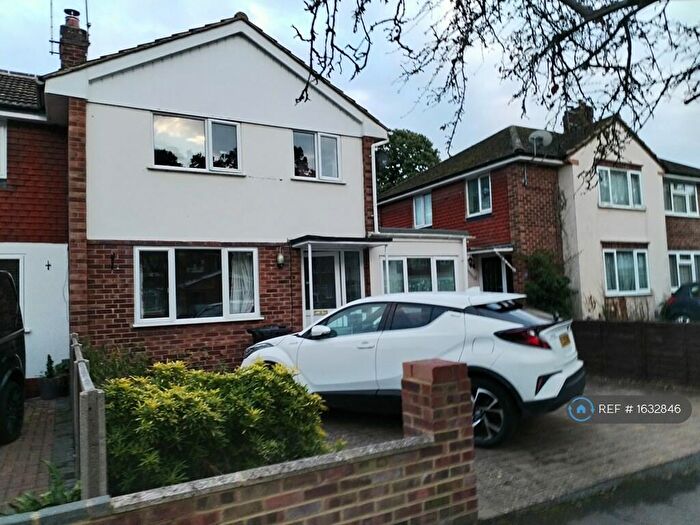 4 Bedroom Semi-Detached House To Rent In Nightingale Road, Woodley, Reading, RG5