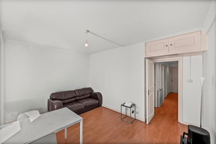 2 Bedroom Flat To Rent In Cliffords Inn, Fetter Lane, EC4A