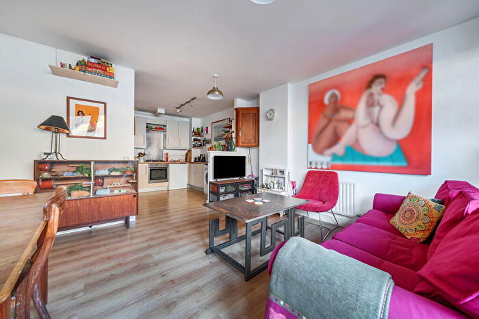 2 Bedroom Apartment For Sale In Spencer Way, London, E1