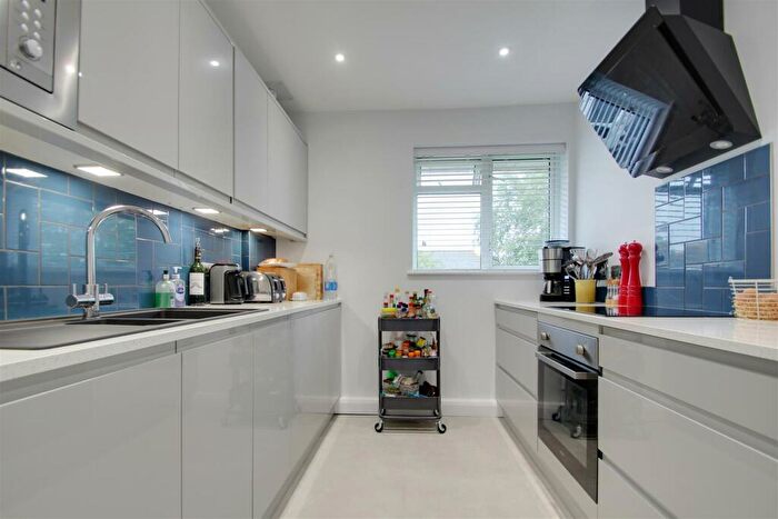 2 Bedroom Flat To Rent In Chesham Close, Goring-By-Sea, Worthing, BN12