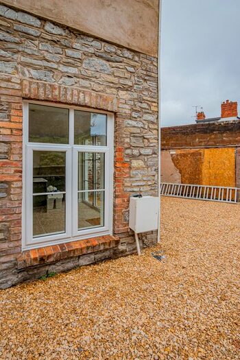 4 Bedroom Property To Rent In Bute Lane, Penarth, CF64