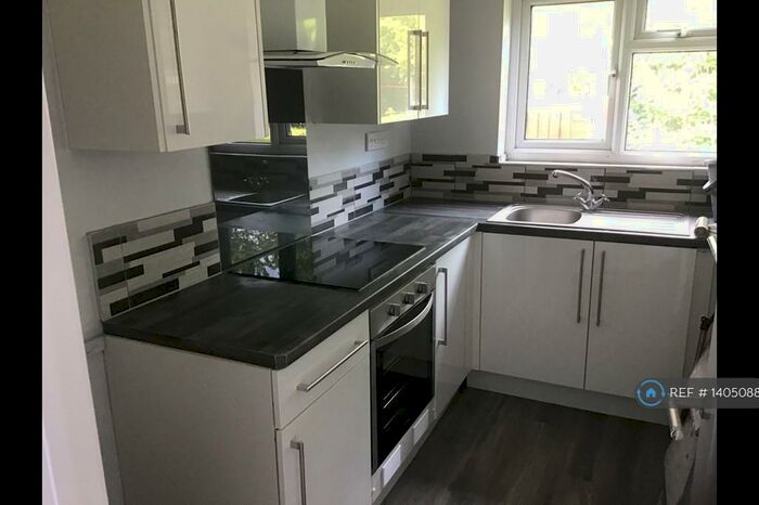 1 Bedroom Flat To Rent In Chaucer Close, Tamworth, B79